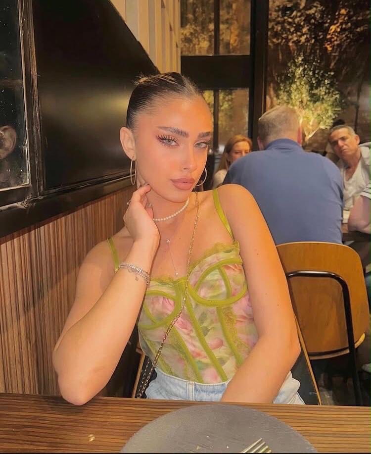 yaelshalev31's tweet photo. Peace looks good on me. 
Shabbat shalom 🙏❤️

#militarygirl #idf #israeli https://t.co/n4VUQkaGuM