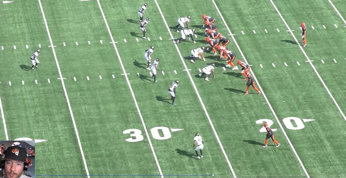 tushix's tweet photo. @JoeGoodberry I think they know its a run 9 guys within 5yrd of the LOS.  If this was a pass are you afraid of All or Sample getting a explosive play? Let's be clear this is one problem of how under center is deployed... Again. Why does it take them weeks to figure this out? https://t.co/dt0ajfXOGH
