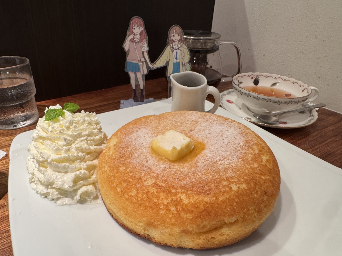 pantabe168's tweet photo. 【🥞企画】

🍙石窯で焼いたパンケーキだって！外がカリっとしているのに、中がフカフカだよ！裏返しせず焼き上げたからからかな。

💄紅茶も本格的で美味しいし、雰囲気も良くってゆっくり過ごしたい場所だね。

🍙1時間以上並んだ甲斐があったよー。

#超かぐや姫
#ぱんたべ https://t.co/I994UtL3r0