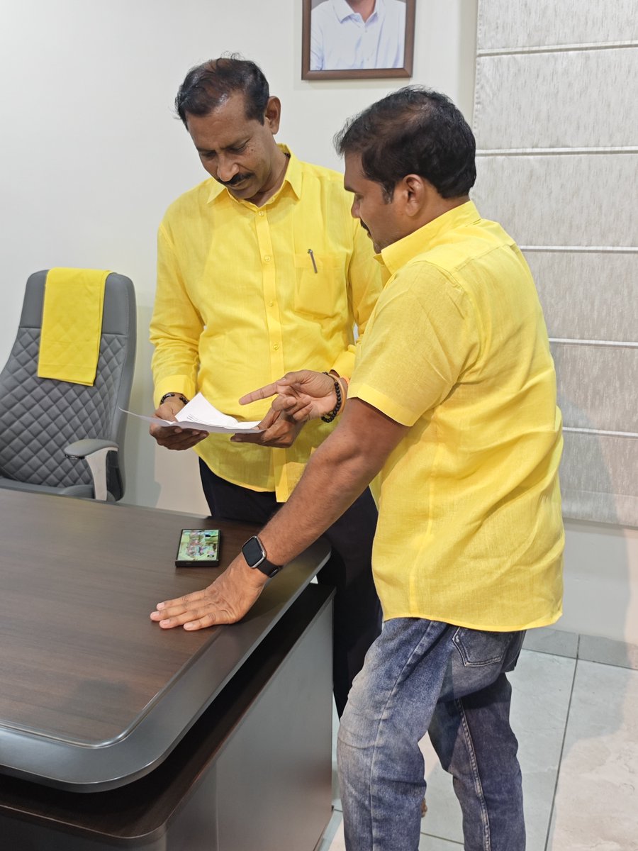 bosesavili's tweet photo. తెలుగుదేశం పార్టీ ఆంధ్రప్రదేశ్ రాష్ట్ర అధ్యక్షులు & గాజువాక శాస���సభ్యులు @Pallasrinivas4u గారిని మంగళగిరి లోని వారి నివాసంలో కలవటం జరిగింది.
#iTDPforTDP
#EluruPC https://t.co/CmHCpu2OXx