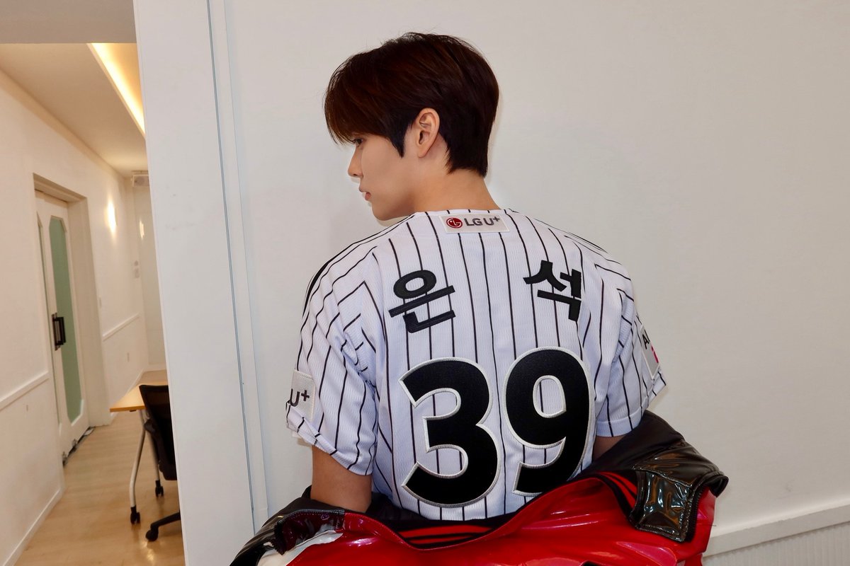 riize_archives's tweet photo. 261006 #EUNSEOK riize_official instagram https://t.co/5IB8lj8kLo