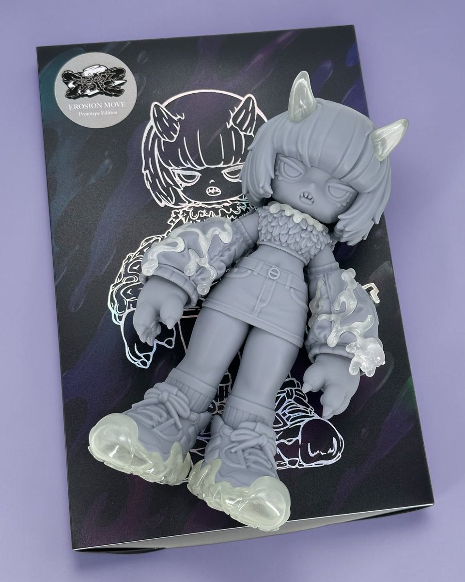 INSTINCTOY's tweet photo. emDASH × INSTINCTOY EROSION MOVE “Prototype Edition”Limited Edition of 50

EROSION MOVE “1st Color”の本販売に先行し、コラボレーション企画当初から念願だった“Prototype Edition”を50体限定の特別モデルとして制作いたしました。

製品化に向けた開発過程で制作されたプロトタイプをベースに、G.I.D.パーツを組み合わせたPrototype Editionならではの特別仕様です。

こちらのカラーは、TTF2026およびINSTINCTOY SHOW SHANGHAIにて発売いたします！

※現在、ご予約いただいているEROSION MOVE “1st Color”につきましても、度重なる調整を重ねながら、現在最終段階まで進んでおります。製造スケジュールの都合により、1st Colorの完成・お届けに先立ち、今回のPrototype Editionを販売する形となります。長らく完成をお待ちいただいている皆様には心より感謝申し上げますとともに、このような順序での発売となりますこと、何卒ご理解いただけますと幸いです。

Ahead of the official release of EROSION MOVE “1st Color,” we have created a special “Prototype Edition,” limited to just 50 pieces, a version we have wanted to realize since the very beginning of this collaboration.

Based on the prototype developed during the production process, this special edition features G.I.D. parts, giving it a unique appearance exclusive to the Prototype Edition.

This colorway will be released at TTF2026 and INSTINCTOY SHOW SHANGHAI!

Please note: EROSION MOVE “1st Color,” which many of you have already reserved, is currently in the final stages of production after multiple rounds of adjustments. Due to the production schedule, the Prototype Edition will be released before the completion and delivery of the 1st Color. We sincerely appreciate everyone who has been patiently waiting for its completion and kindly ask for your understanding regarding this release order.

在EROSION MOVE “1st Color”正式發售之前，我們特別製作了自本次聯名企劃初期便一直希望能夠實現的“Prototype Edition”，全球限量50體。

本版本以產品開發過程中製作的Prototype為基礎，搭配G.I.D.夜光零件，呈現出Prototype Edition獨有的特別樣貌。

此配色將於TTF2026以及INSTINCTOY SHOW SHANGHAI正式發售！

※目前已接受預訂的EROSION MOVE “1st Color”，在經過多次反覆調整後，目前也已進入最終階段。由於生產排程上的安排，本次Prototype Edition將先於1st Color的完成及出貨進行發售。衷心感謝所有長時間耐心等待1st Color完成的各位，也懇請大家理解此次發售順序上的安排。

 #instinctoy #emdash #erosionmove