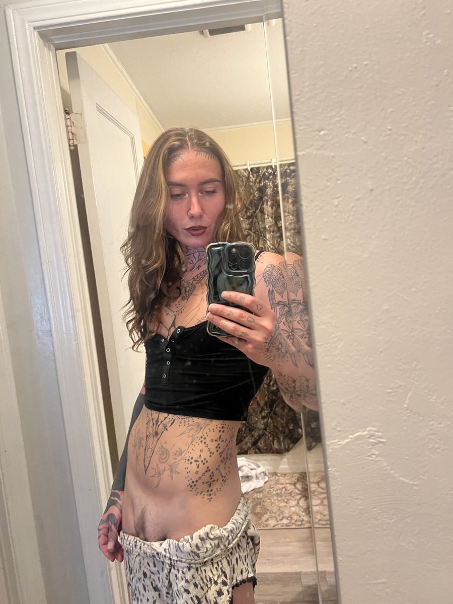 cedarminks's tweet photo. 🏳️‍⚧️ and tatted ❤️ https://t.co/VEyw5exlLM