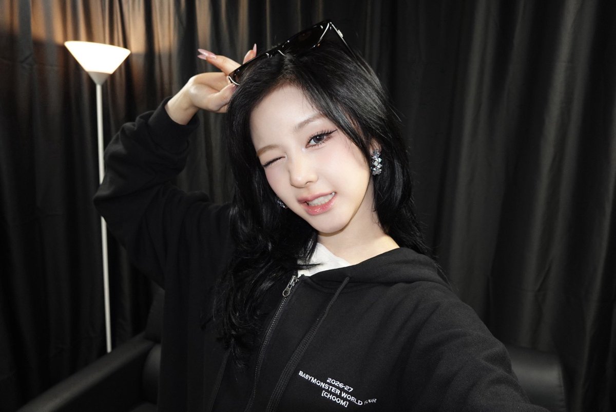 PHARITATHFAN's tweet photo. [📸] 261006 WEVERSE | #RIRI_LOVELETTER

“monstiez deserves some pics before bed hehe goodnite 🫶🏻🤍”

น้องแพรมาลงรูปให้ดูแก้เหงายามดึกค่ะ แสนดีที่หนึ่งเลยลูก 🥺🤏🏻

#PHARITA #파리타 #BABYMONSTER https://t.co/RIRxfQSAXd