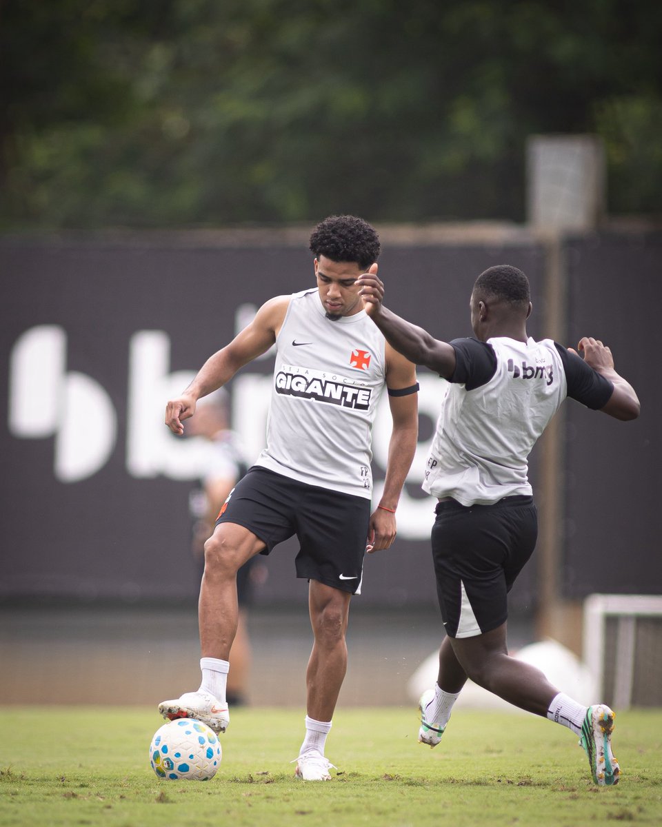 VascodaGama's tweet photo. Preparação encerrada para o duelo diante do Botafogo! ⚔️💪

Amanhã o Gigante da Colina volta a campo! 💢

📸: Matheus Lima | #VascoDaGama https://t.co/udDRRhuRIy