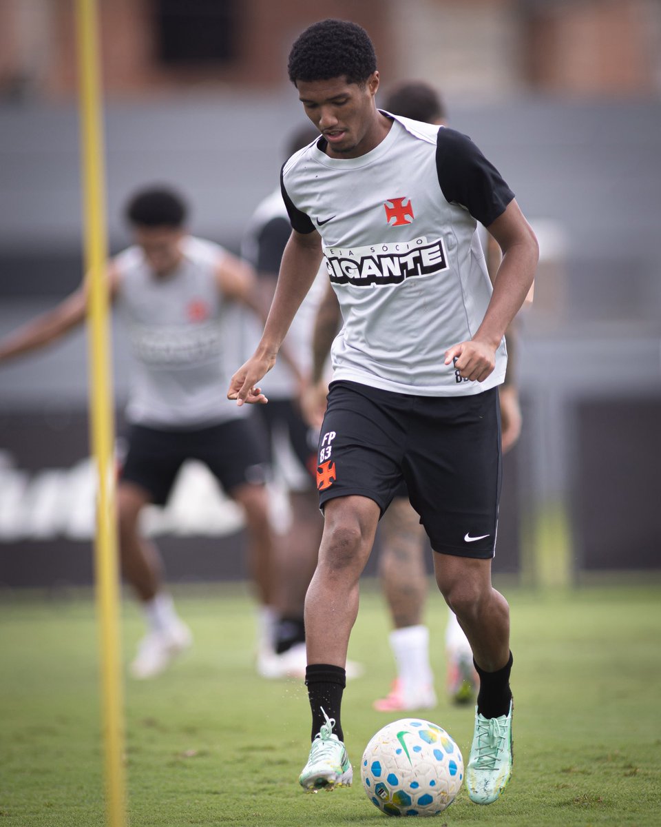 VascodaGama's tweet photo. Preparação encerrada para o duelo diante do Botafogo! ⚔️💪

Amanhã o Gigante da Colina volta a campo! 💢

📸: Matheus Lima | #VascoDaGama https://t.co/udDRRhuRIy