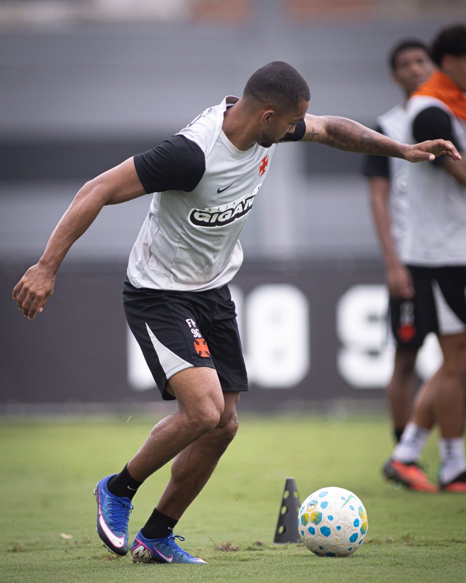 VascodaGama's tweet photo. Preparação encerrada para o duelo diante do Botafogo! ⚔️💪

Amanhã o Gigante da Colina volta a campo! 💢

📸: Matheus Lima | #VascoDaGama https://t.co/udDRRhuRIy