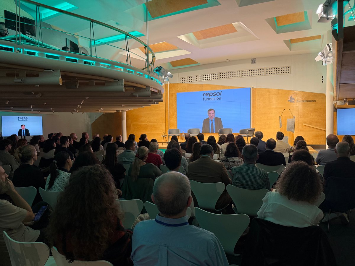 AreaEmpleoFSMLR's tweet photo. Hoy reunimos a más de 100 profesionales, administraciones y entidades en el encuentro #ATEI sobre transición energética, empleo e inclusión
Entregamos los Premios a la #TransiciónEnergéticaInclusiva y celebramos estos 6 años de trabajo de una transición que no deje a nadie atrás https://t.co/WcPV5DF0M6