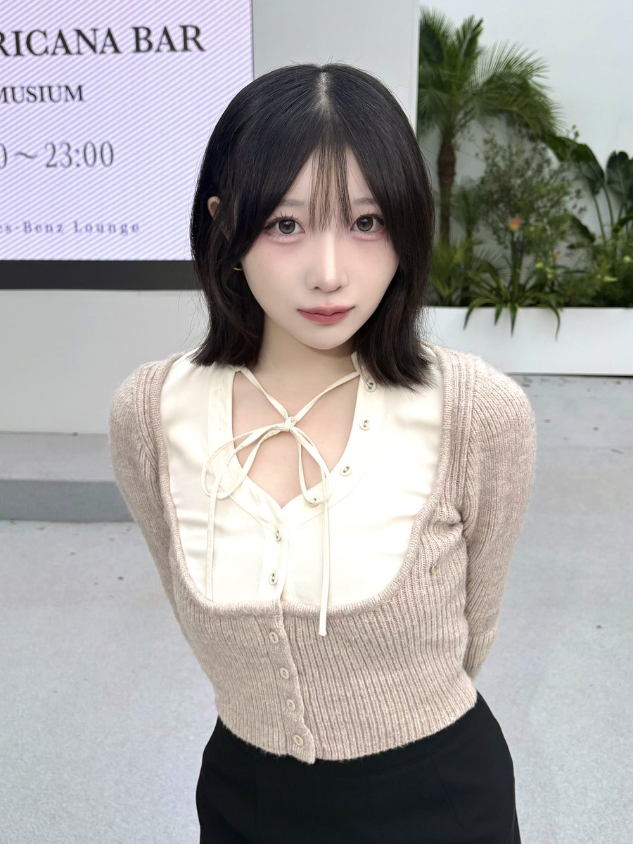 ranchan_1007's tweet photo. 23歳になりました！！！！🎂🩷

そして、髪をバッサリ切りました！

アイドルで居る間は絶対ロングと決めていて、アイドルになって計10年ずっとロングでした。

でも"振付師" として人生の第二章をスタートするためにも切りました！！
23歳振付師として売れます！頑張るぞー！！お仕事下さい！！ https://t.co/4mLdUoaca5