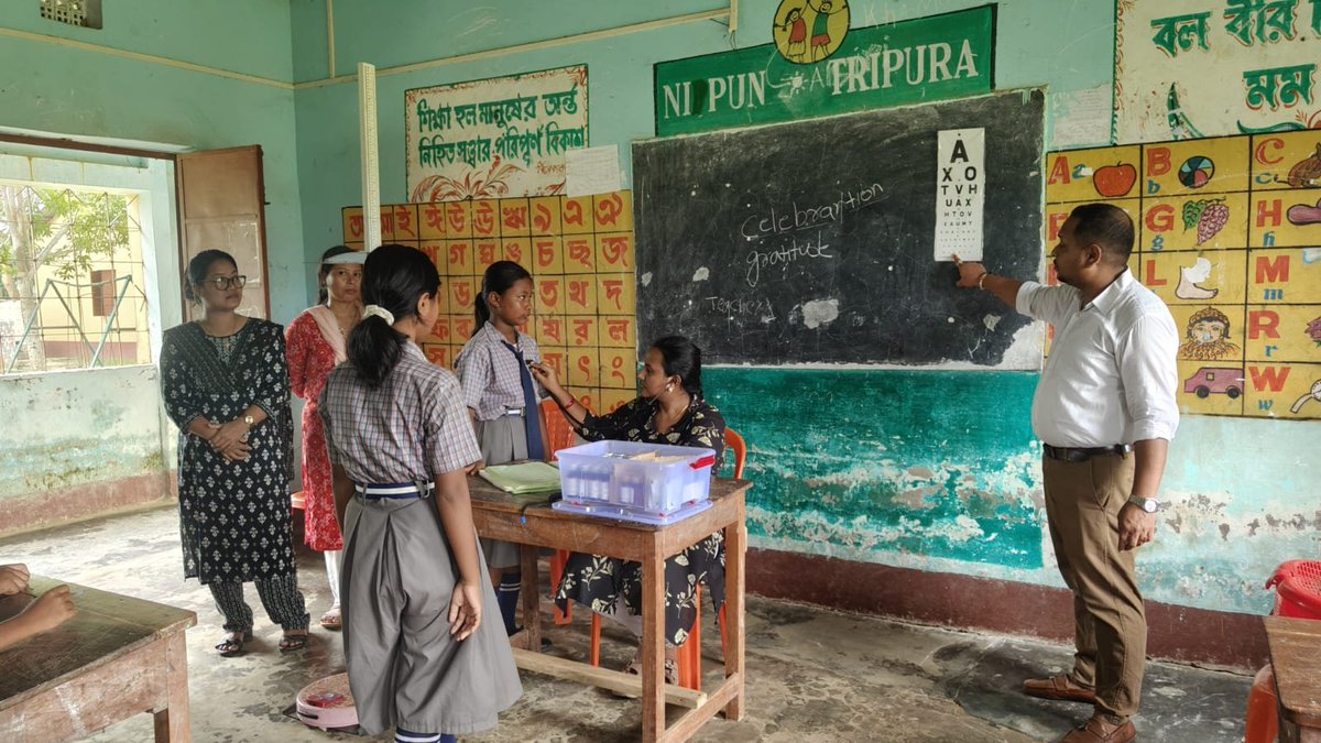 cmoh_gomati's tweet photo. Securing our next generation, one check-up at a time!
🏥✨ Great work by the RBSK DH Gomati MHT conducting comprehensive Child Health Screenings (4Ds) at Jalema Basanta Jamatia Para High School under #Killa Block.
Early detection is the key to a healthy, active life! 💪
#HealthyIndia #NHM #TripuraHealth #PublicHealth