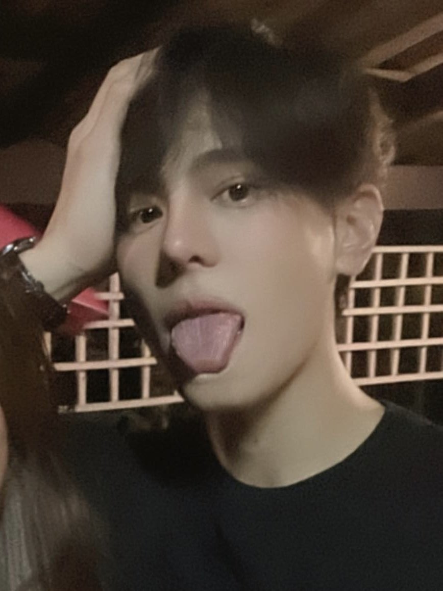 nomnombuck's tweet photo. พี่แบงค์ที่คิดว่าถ้าตัดผมแล้วจะเมะขึ้น

also พี่แบงค์ตอนผมสั้น: https://t.co/iFRXmBubFt