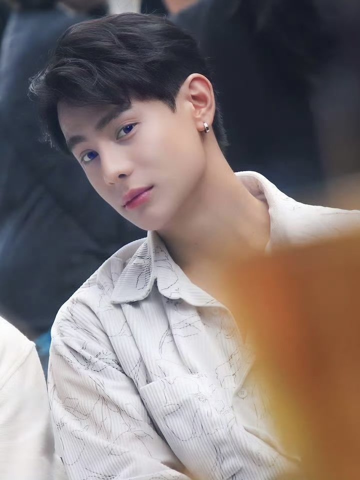 nomnombuck's tweet photo. พี่แบงค์ที่คิดว่าถ้าตัดผมแล้วจะเมะขึ้น

also พี่แบงค์ตอนผมสั้น: https://t.co/iFRXmBubFt