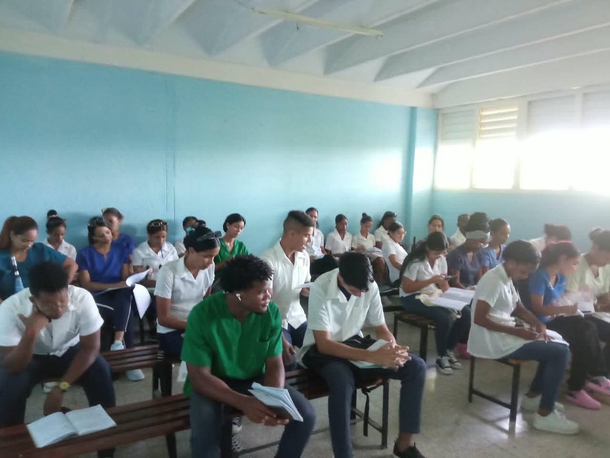CUcmgt's tweet photo. La lactancia materna constituye la intervención más eficaz para reducir la morbilidad y mortalidad infantil y su promoción, es una de las mejores apuestas en salud pública. Así lo corroboran estudiantes de 5to año de Medicina en el Policlínico "Mártires del 4 de agosto". #Pami https://t.co/7P1tkdyVXz