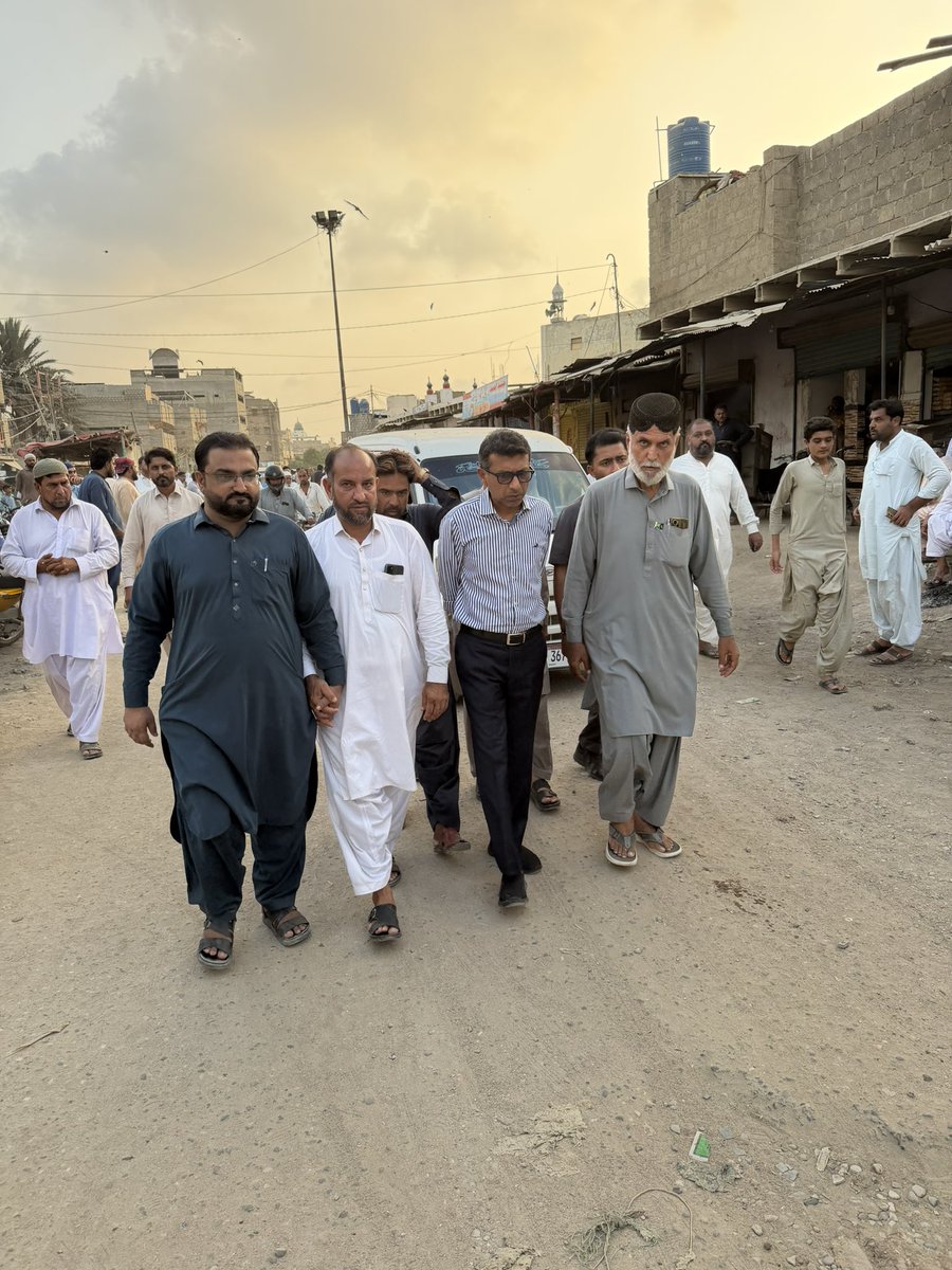 KhurramBhatti01's tweet photo. سابق یوسی وائس چیئرمین قصبہ میانوالی کالونی لطیف اللہ نیازی کے بھتیجے عابد خان نیازی کی نماز جنازہ اور تدفین میں شرکت 
نماز جنازہ میں سینئر نائب صدر پاکستان مسلم لیگ ن سندھ علی اکبر گجر ، گل فراز خان ، عبداللہ خان سمیت بڑی تعداد میں میں پاکستان مسلم لیگ ن کے ساتھیوں کی شرکت https://t.co/OpbrGZyzGu