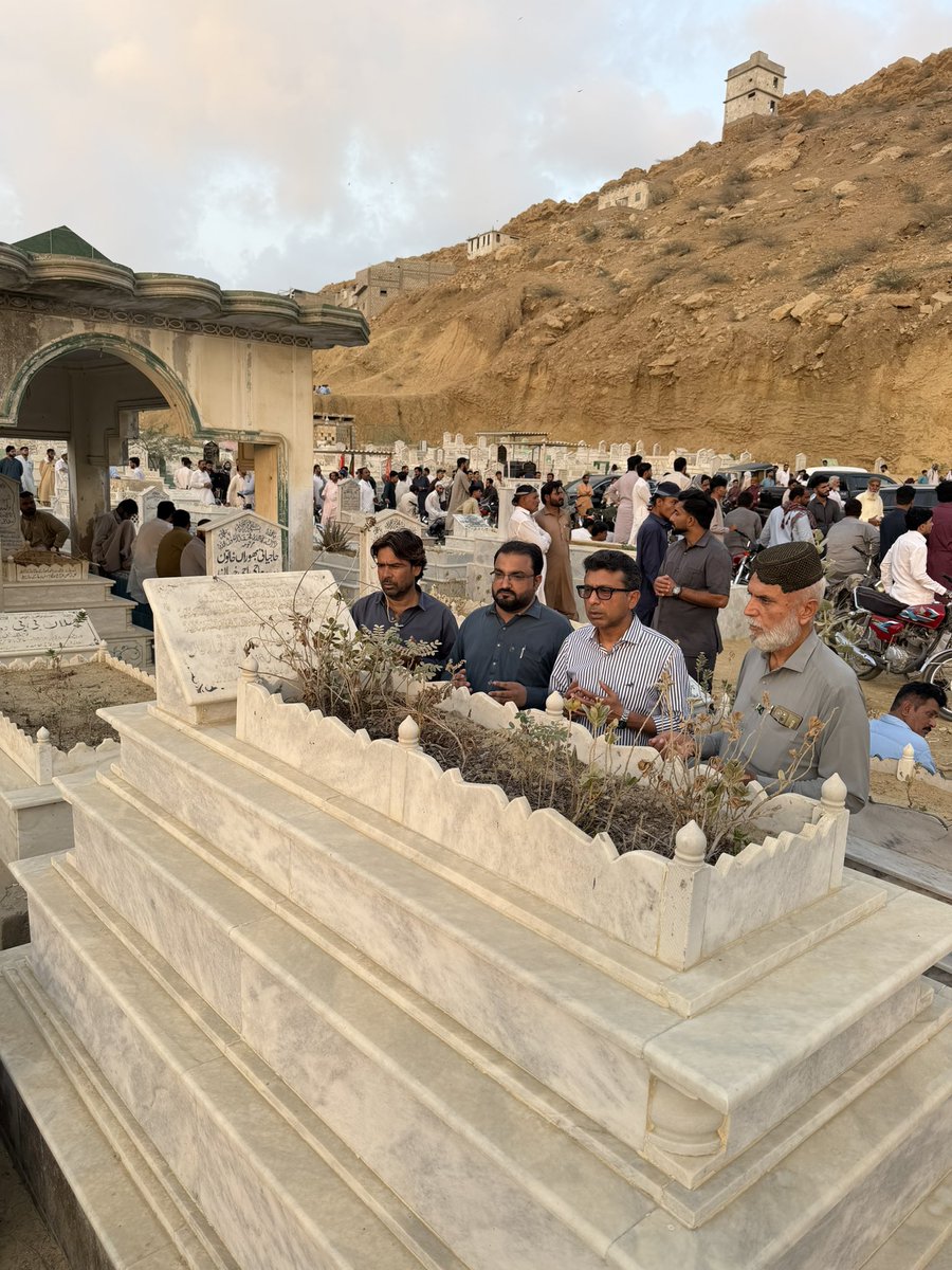 KhurramBhatti01's tweet photo. سابق یوسی وائس چیئرمین قصبہ میانوالی کالونی لطیف اللہ نیازی کے بھتیجے عابد خان نیازی کی نماز جنازہ اور تدفین میں شرکت 
نماز جنازہ میں سینئر نائب صدر پاکستان مسلم لیگ ن سندھ علی اکبر گجر ، گل فراز خان ، عبداللہ خان سمیت بڑی تعداد میں میں پاکستان مسلم لیگ ن کے ساتھیوں کی شرکت https://t.co/OpbrGZyzGu