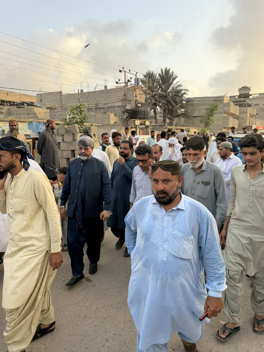 KhurramBhatti01's tweet photo. سابق یوسی وائس چیئرمین قصبہ میانوالی کالونی لطیف اللہ نیازی کے بھتیجے عابد خان نیازی کی نماز جنازہ اور تدفین میں شرکت 
نماز جنازہ میں سینئر نائب صدر پاکستان مسلم لیگ ن سندھ علی اکبر گجر ، گل فراز خان ، عبداللہ خان سمیت بڑی تعداد میں میں پاکستان مسلم لیگ ن کے ساتھیوں کی شرکت https://t.co/OpbrGZyzGu