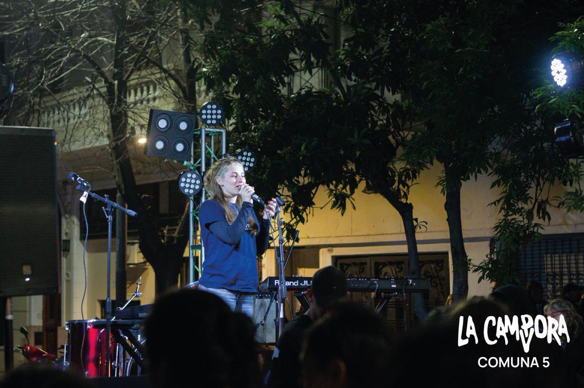 lacampora_c5's tweet photo. FIESTA POPULAR EN LA COMUNA 5

✌️Más de mil personas se acercaron al festival que organizo la Casa Cultural Tita Merello como resultado de sus 4 años de militancia en el barrio de Boedo.

Seguimos trabajando y militando para liberar a Cristina y así liberar la patria. https://t.co/H3nw5psXRy