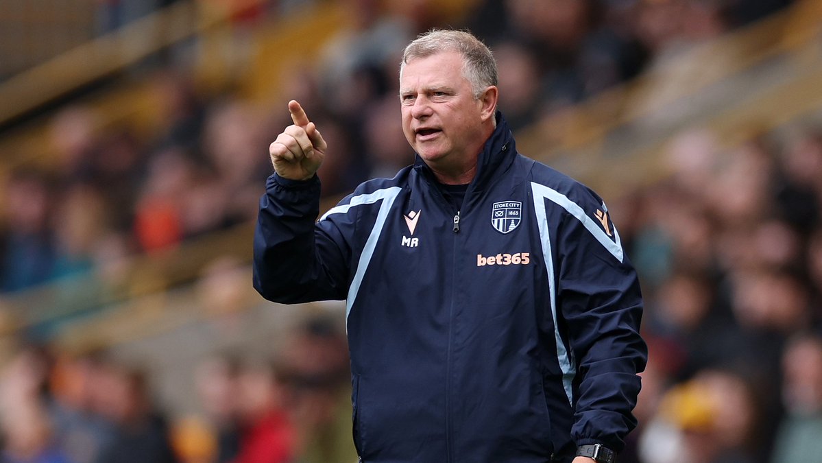 Champchatpod24's tweet photo. 🏆 The nominees for the Championship Manager of the Month award for September:
🔴 Chris Cohen & Tom Shaw (#Imps)
🔴 Mark Robins (#SCFC)
⚪️ Vítor Matos (#Swans)
🟣 Nuno Espírito Santo (#WHUFC) https://t.co/IXWJ3vyEKY