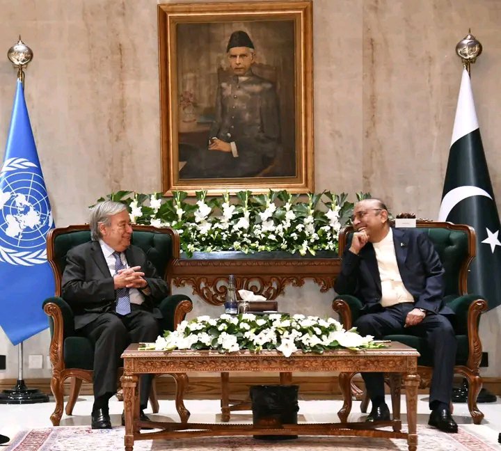 MsZadii's tweet photo. President Asif Ali Zardari in a meeting with United Nations Secretary-General António Guterres at Aiwan-e-Sadr.
@BBhuttoZardari 
@AAliZardari 
@SAMINIAZI81
@MediaCellPPP
@pppsocialMedi 
#SMTteamSN https://t.co/oVoENXsX3t