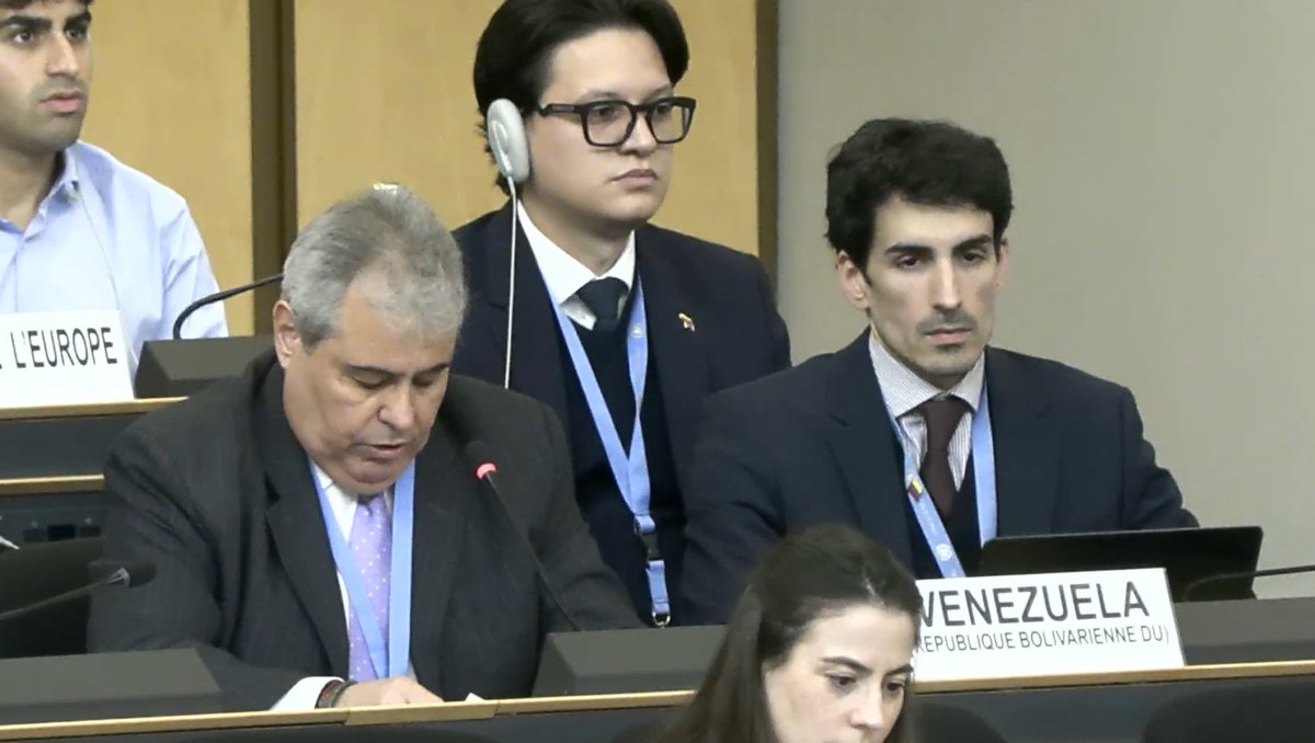 LuisCarlos's tweet photo. Venezuela miente en la ONU al decir que está "cooperando" con la Oficina del Alto Comisionado de los DDHH.
En realidad aún no se ha instalado completemante la oficina en Caracas, no se ha firmado un memorandum de entendimiento público con ellos, con participación de la sociedad civil, ni tampoco les han permitido a sus funcionarios entrar a todas las cárceles ni ver las listas de excarcelados o supuestos beneficiados por la ley de amnistía.
El argumento de la cancillería de Delcy en Ginebra se cae por completo porque parte de una falacia. Venezuela aún no coopera plenamente con la Oficina del Alto Comisionado ni ha investigado los crímenes de lesa humanidad cometidos en Venezuela.