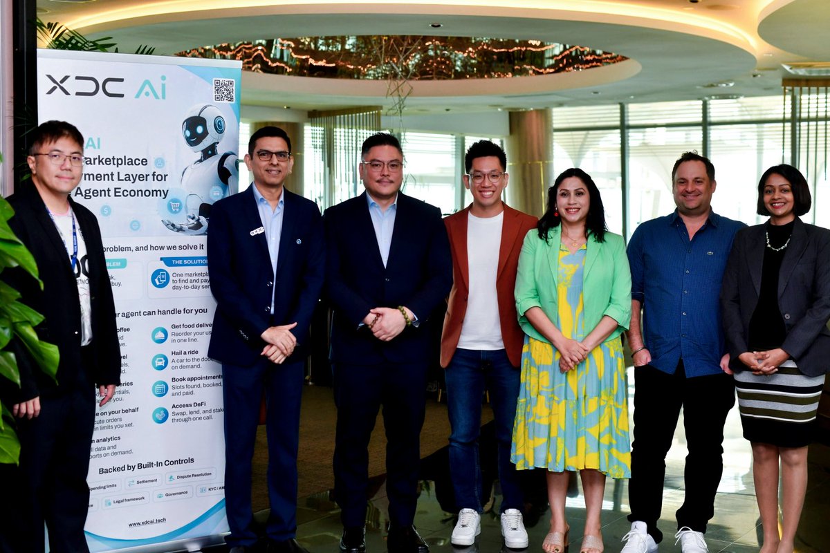 CryptoQueenVinn's tweet photo. A few #TOKEN2049 moments with the @XDCNetwork team 🇸🇬⚡

Good people. Big conversations. Bigger vision.

XDC is in the room. 👀

#XDCNetwork #XDCAI #XDCSI @riteshkakkad @MohantySonny @xdcaitech @XDCInnovLabs @token2049 https://t.co/AcVWTroSPj