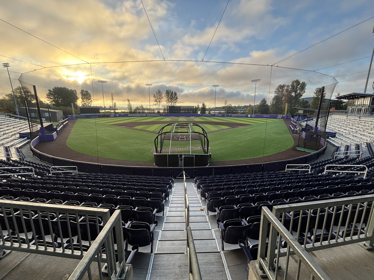 CoachEddieSmith's tweet photo. Good morning, Dawg fans!

📍 Husky Ballpark

#diamonddaWgs https://t.co/z9LDl632MH