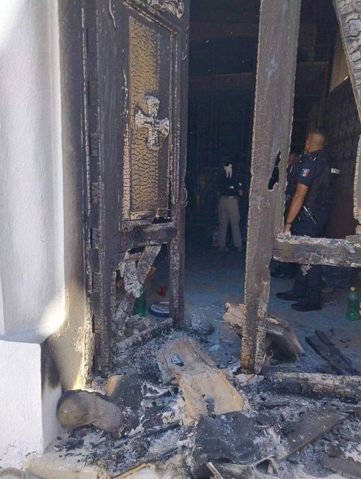 VecinosCDMX___'s tweet photo. Hoy fue atacada la iglesia del Señor de los Remedios, en La Laborcita, León.  Guanajuato necesita un protocolo de actuación para proteger la libertad religiosa y responder ante este tipo de ataques. https://t.co/nuI2DCZLoD