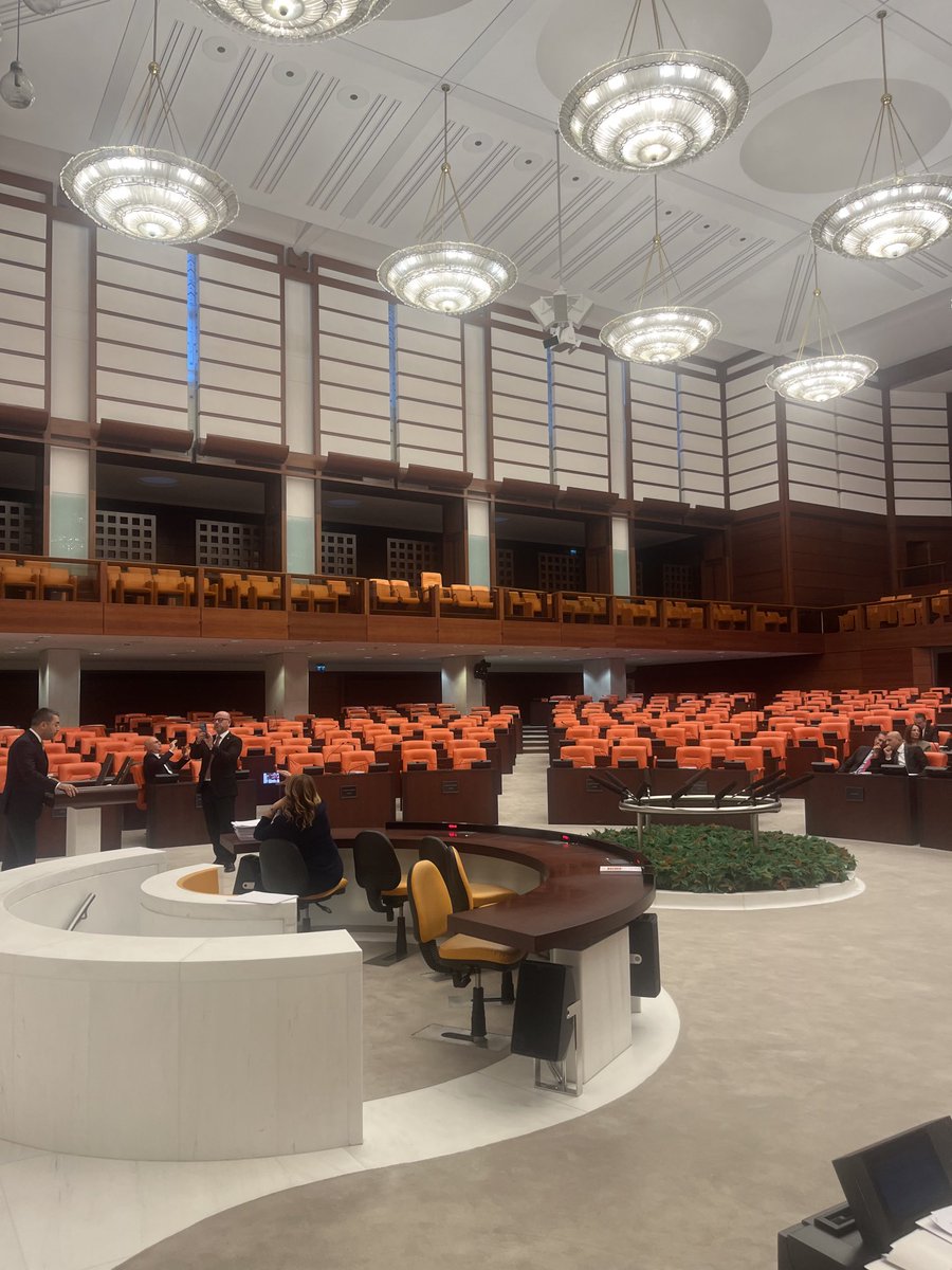 avbulentkaya's tweet photo. İktidar Fon soygunu konuşulmasın diye meclisi kapattı ! Başınızı kuma gömseniz de millet bu hırsızlığın sorumlularını ve faillerini biliyor ! Kaçamazsınız ! https://t.co/FLvGCWWcrH
