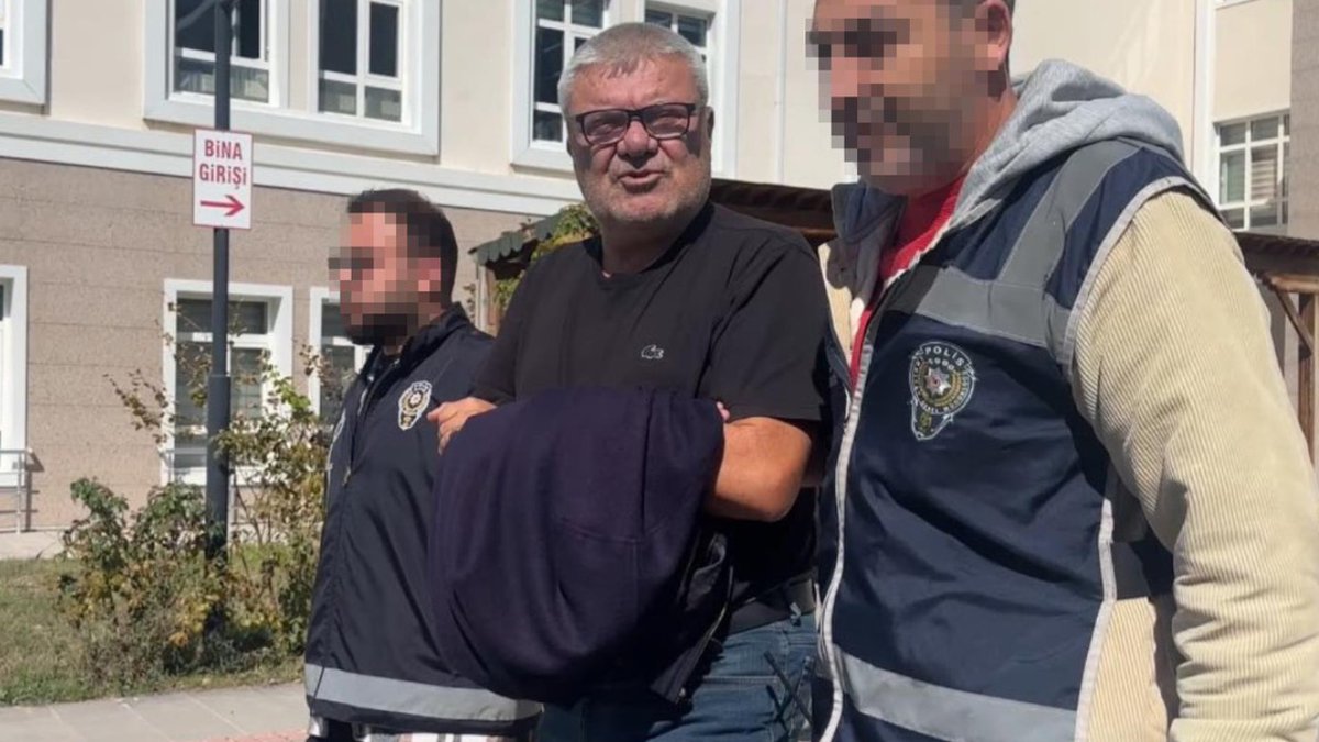 cumhuriyetgzt1's tweet photo. ‘Bozuk et’ haberi yapan gazeteci tutuklandı
https://t.co/6VHl2UxmUp https://t.co/T82BFfid1o