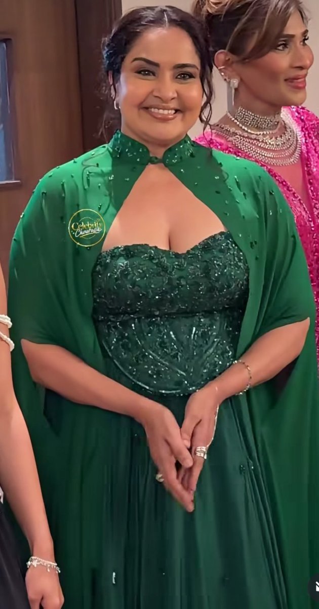 suprith100's tweet photo. Emaina ilanti muduru pukullo unde aa kasi aa doola veru
Asalu daanni chudandi aa salla loya, tight ga kattesina baayalu, aa broad sholders, solid figure ra
Gudda meeda kodutu baayalu cheeki vaatini erraga ayyedaaka koriki
Aa kovvupattina body ni jurrukuntu aa muduru puku dengali https://t.co/VlUqM0ktRg