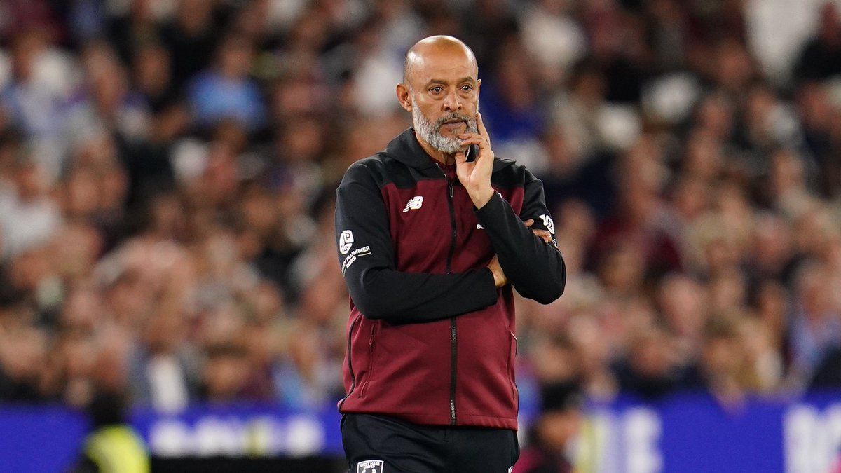 Champchatpod24's tweet photo. 🏆 The nominees for the Championship Manager of the Month award for September:
🔴 Chris Cohen & Tom Shaw (#Imps)
🔴 Mark Robins (#SCFC)
⚪️ Vítor Matos (#Swans)
🟣 Nuno Espírito Santo (#WHUFC) https://t.co/IXWJ3vyEKY