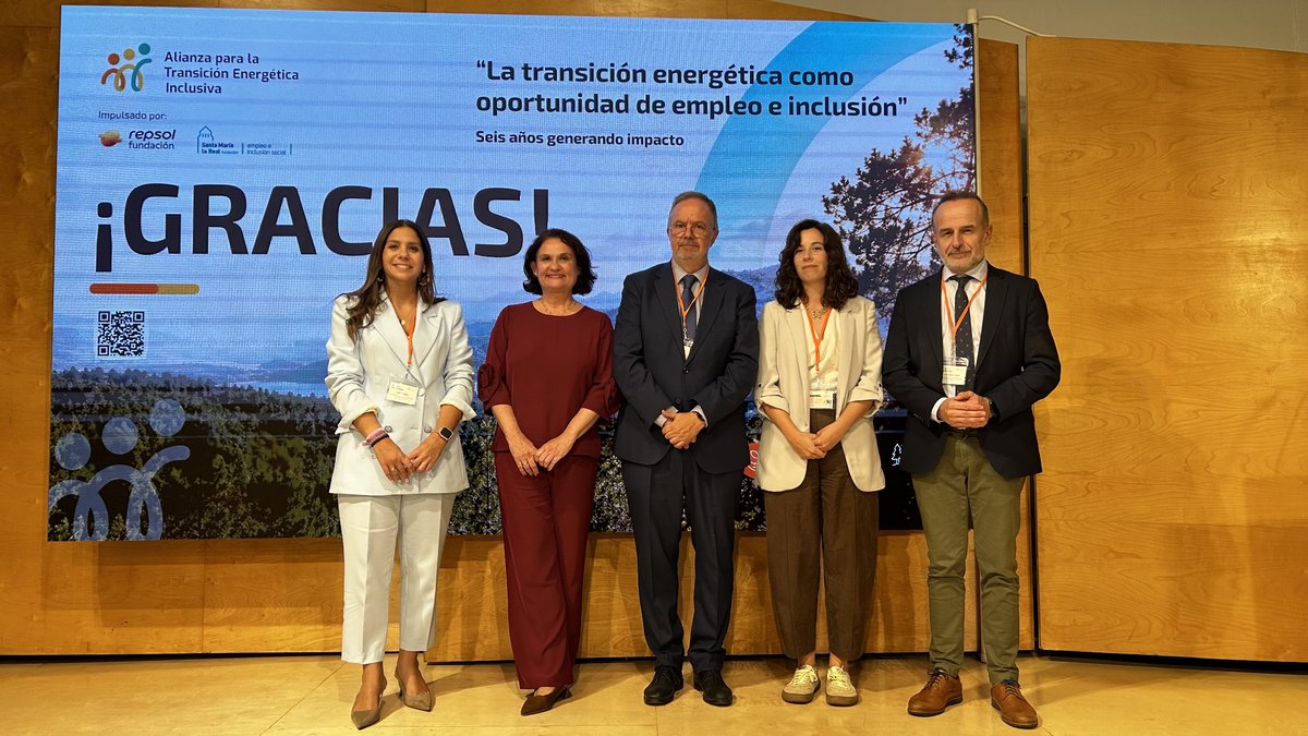AreaEmpleoFSMLR's tweet photo. Hoy reunimos a más de 100 profesionales, administraciones y entidades en el encuentro #ATEI sobre transición energética, empleo e inclusión
Entregamos los Premios a la #TransiciónEnergéticaInclusiva y celebramos estos 6 años de trabajo de una transición que no deje a nadie atrás https://t.co/WcPV5DF0M6