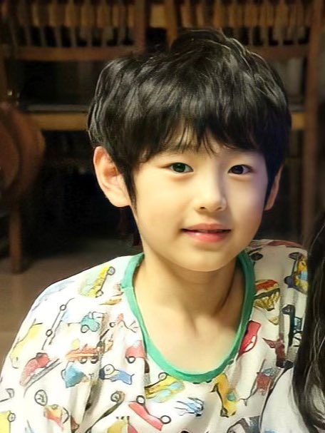 bbamsicc's tweet photo. 애낳았는데 이렇게 생겼고 엄청 순하고 부모님 말 잘 듣고 화내봤자 발구르기뿐이고 그마저도 여동생이랑 좀 놀면 다 풀리는성격이면 진짜 나는 바로
#아들맘스타그램 #못된시어머니예약 #미래시월드 #아들맘 #아들바보맘 #잘생긴아기 #천사아기 #안서방 #아기서방 #아들집착맘  #니가감히내아들을 https://t.co/2JD4czGZKH