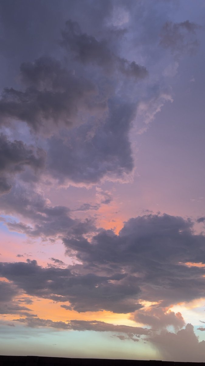 lo_2xi's tweet photo. أحب الغرووب🌤️✨✨❣️. https://t.co/XL1o0AhHjN