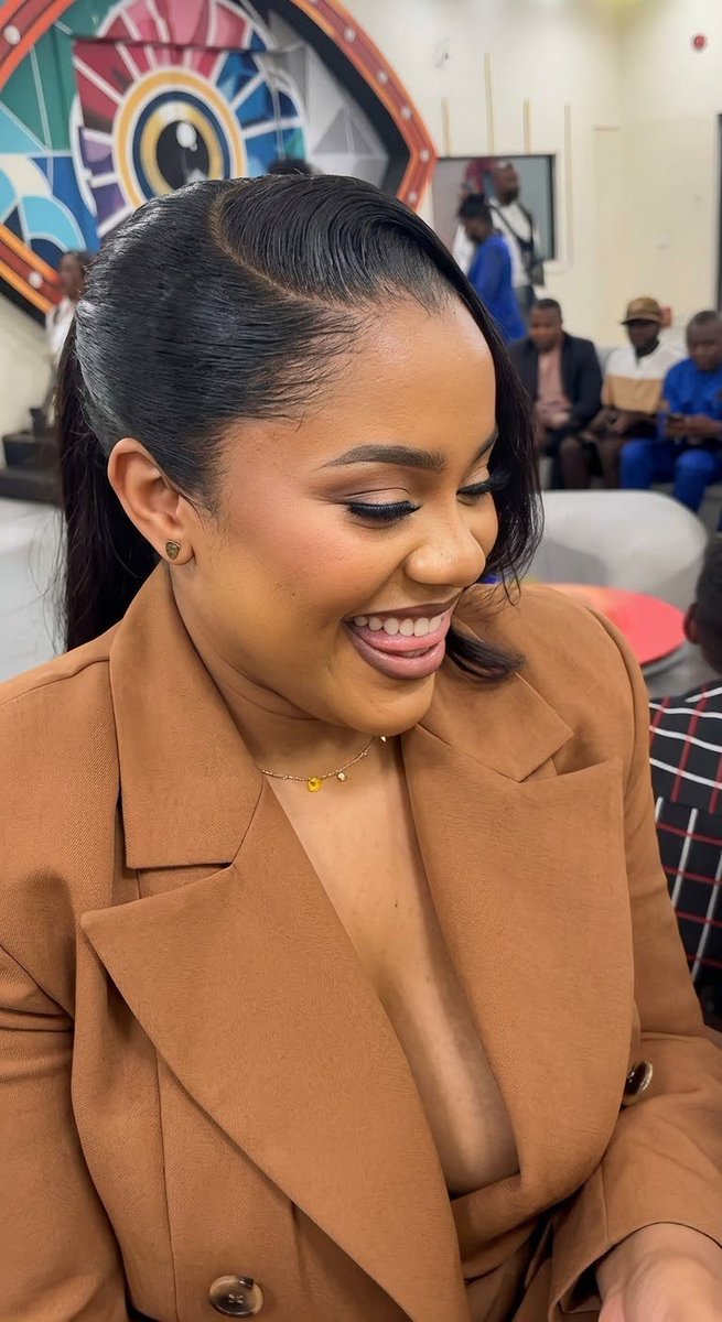 kelvinpowelll15's tweet photo. Diamond of the season BELLS!

Facecard of the season BELLS!

See skin as e dey glow! 🥵

#bbnaija 
#bbnaijas11 https://t.co/CVqziPsy61
