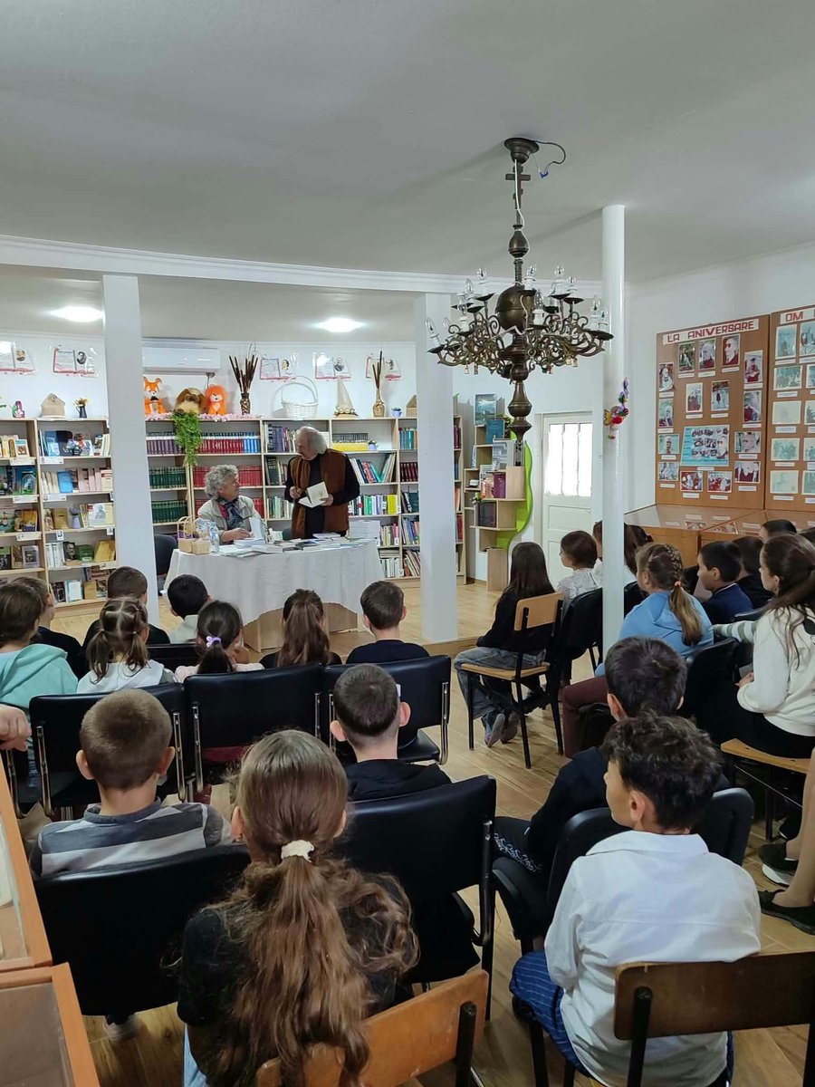 BiblioNationala's tweet photo. 🇲🇩#LecturaCentral
Ședința Clubului Literar „Homo Aestheticus” #BNRM cu genericul „Două voci, un singur cuvânt: întâlnire cu scriitorii Iulian FILIP și Vasile ROMANCIUC”.
📍Biblioteca Publică „Gheorghe Vodă” din Văleni, #Cahul.
🔗https://t.co/lmiWQ7Nmfs
📷https://t.co/xltofsQKuh https://t.co/lhxUk9XqfQ