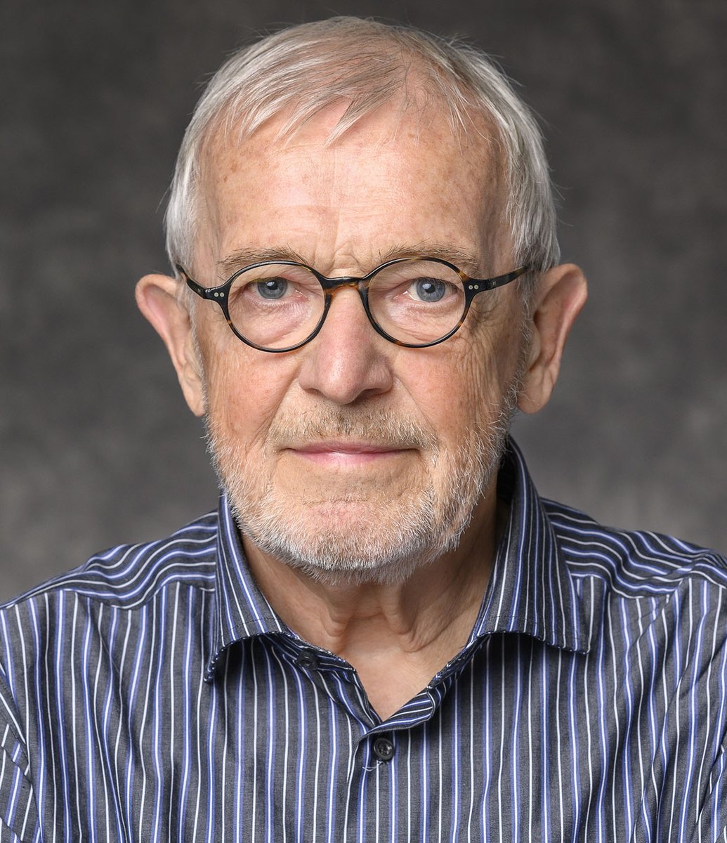 PenLua's tweet photo. En 2026: 
Francis Halzen: "por sus decisivas contribuciones en el IceCube Neutrino Observatory y el descubrimiento de neutrinos de alta energía de origen astrofísico" https://t.co/nAWhOzSYcY