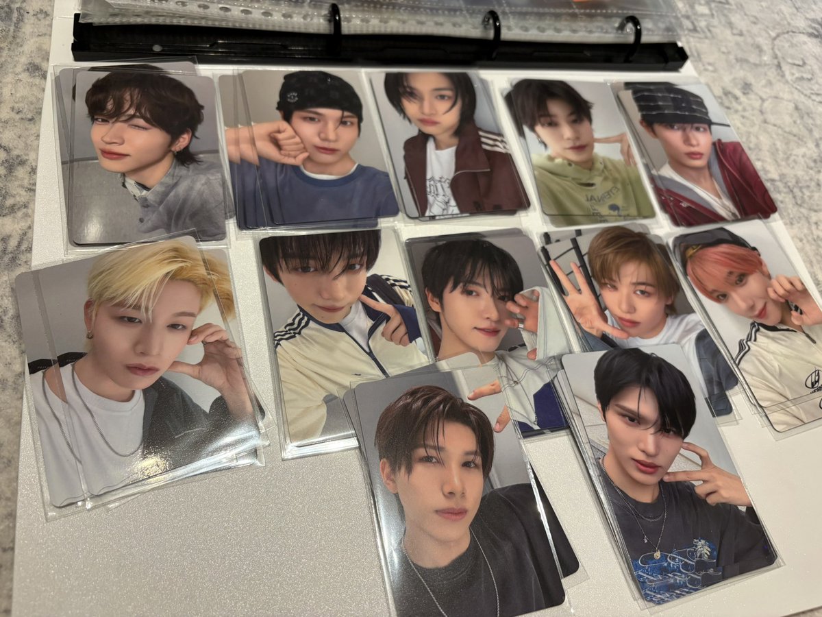 pochan08's tweet photo. KO1KEYZ 交換探しています

【譲】画像全て
タワレコ店舗 HMVオンライン HMV店舗 HMVオンライン 封入 A B ファイナルトレカ ファンミ 会場特典 FCトレカ 顔アクキー ステッカー 

【求】未使用シリアル

比率ご希望ある場合ご提示ください。
10日までの渋谷手渡し優先
封入1:1でお譲り可
 #KO1KEYZ交換 https://t.co/mT76Xfusv7