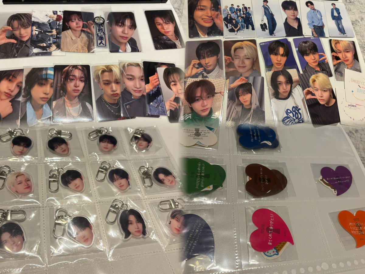 pochan08's tweet photo. KO1KEYZ 交換探しています

【譲】画像全て
タワレコ店舗 HMVオンライン HMV店舗 HMVオンライン 封入 A B ファイナルトレカ ファンミ 会場特典 FCトレカ 顔アクキー ステッカー 

【求】未使用シリアル

比率ご希望ある場合ご提示ください。
10日までの渋谷手渡し優先
封入1:1でお譲り可
 #KO1KEYZ交換 https://t.co/mT76Xfusv7
