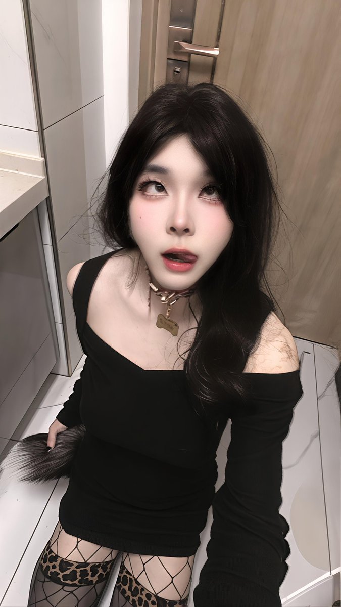 cdxy0's tweet photo. 哇好多人啊，晓雨要顶🔒了(谢谢大家关注) https://t.co/yusBwBo3Fw