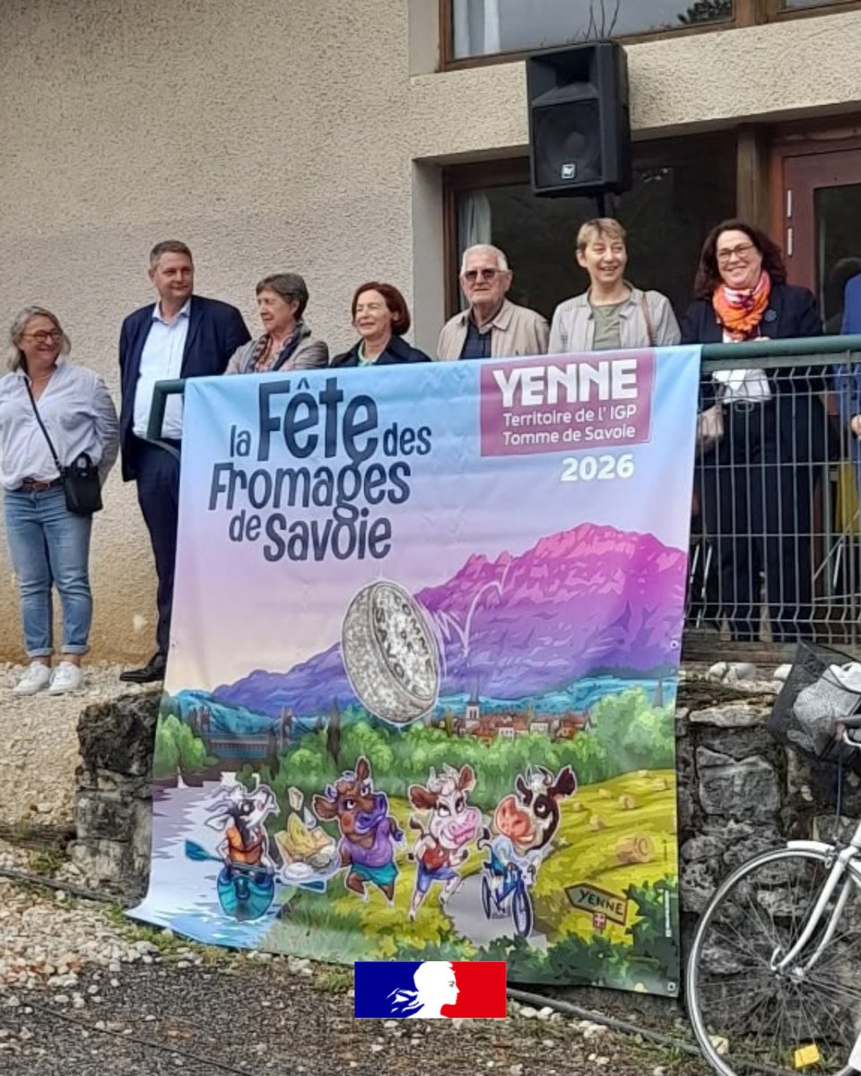 Prefet73's tweet photo. 🧀#Terroir | Ce week-end à Yenne, territoire de l'IGP Tomme de Savoie, s'est tenue la 21 édition de la Fête des Fromages de Savoie, un rendez-vous qui célèbre la richesse du terroir savoyard, la qualité de ses produits et les savoir-faire transmis de génération en génération.

En présence de Marina Ferrari, ministre des Sports, de la Jeunesse et de la Vie associative, Vanina Nicoli, préfète de la Savoie, Julien Pailhère, secrétaire général de la Préfecture de la Savoie, François Moiroud, maire de Yenne, des parlementaires et des élus locaux, ce rendez-vous festif a été l'occasion de saluer l’engagement et la résilience des agriculteurs, particulièrement éprouvés cette année par les conditions climatiques et la sécheresse.

Au-delà des fromages, ce moment convivial et chaleureux qui a accueilli de nombreux visiteurs, a mis en lumière toute la richesse de la Savoie : ses paysages, ses traditions et les femmes et les hommes qui façonnent son territoire.

#Savoie #Agriculture #FromagesDeSavoie #Yenne #Terroir #SavoirFaire