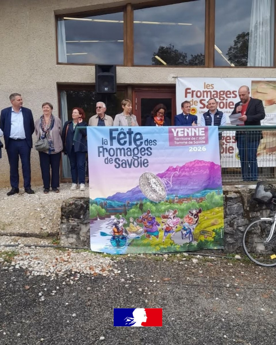 Prefet73's tweet photo. 🧀#Terroir | Ce week-end à Yenne, territoire de l'IGP Tomme de Savoie, s'est tenue la 21 édition de la Fête des Fromages de Savoie, un rendez-vous qui célèbre la richesse du terroir savoyard, la qualité de ses produits et les savoir-faire transmis de génération en génération.

En présence de Marina Ferrari, ministre des Sports, de la Jeunesse et de la Vie associative, Vanina Nicoli, préfète de la Savoie, Julien Pailhère, secrétaire général de la Préfecture de la Savoie, François Moiroud, maire de Yenne, des parlementaires et des élus locaux, ce rendez-vous festif a été l'occasion de saluer l’engagement et la résilience des agriculteurs, particulièrement éprouvés cette année par les conditions climatiques et la sécheresse.

Au-delà des fromages, ce moment convivial et chaleureux qui a accueilli de nombreux visiteurs, a mis en lumière toute la richesse de la Savoie : ses paysages, ses traditions et les femmes et les hommes qui façonnent son territoire.

#Savoie #Agriculture #FromagesDeSavoie #Yenne #Terroir #SavoirFaire