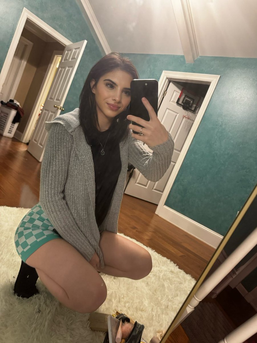 itschelsie124's tweet photo. New content❤️ https://t.co/sfDdGcMWUt https://t.co/77ae9VVtDT