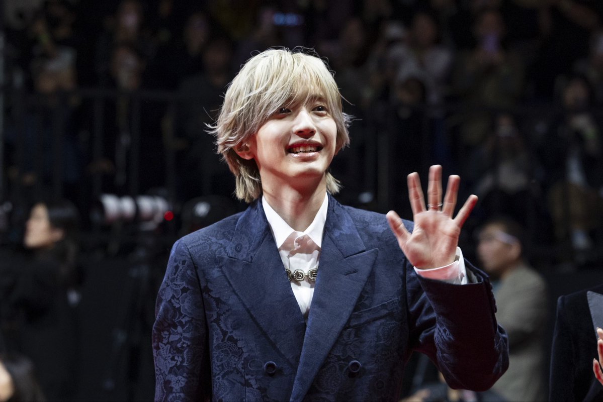 uruwashi_movie's tweet photo. ──── ⋆⋅ ☾⋅⋆ ────
　　　���山映画祭
　レッドカーペットに登場✨
──── ⋆⋅ ☾⋅⋆ ────

開幕式のレッドカーペットイベントに
#道枝駿佑 さん、#安斉星来 さん、#竹村謙太郎 監督が登場！

まるで映画『#うるわしの宵の月』の世界から“琥珀”と“宵”が
そのまま飛び出してきたかのようなうるわしい 2 人🌙*·̩͙

10月8日(木)に開催される公式会見や野外ステージでの
グリーティングの様子もレポート予定🎤⟡.·

🎬𝟏𝟎月𝟐𝟑日公開🌙