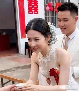 eittoab's tweet photo. 新娘撞脸刘亦菲！这是什么神仙颜值啊。 https://t.co/IGfeLnZreg