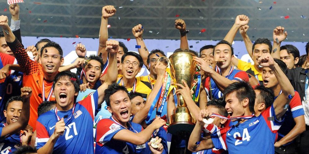 HajiAlex_'s tweet photo. Ini pialanya ada tulisan suzukinya kek sertifikat mekanik https://t.co/hz0Cn6NNNS