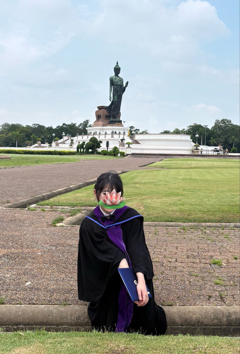 tami__711's tweet photo. เอาใบปริญญาใจมาฝากพี่เจม🤓
ขอบคุณลูกติสที่มาเป็นยาใจในปีที่ 6 ของ dental school journey ของชุ้น🪽 ชีวิตค่อยสดใสขึ้นมาหน่อย🎨🧑‍🎨🤍 https://t.co/1j6CcnIRc0