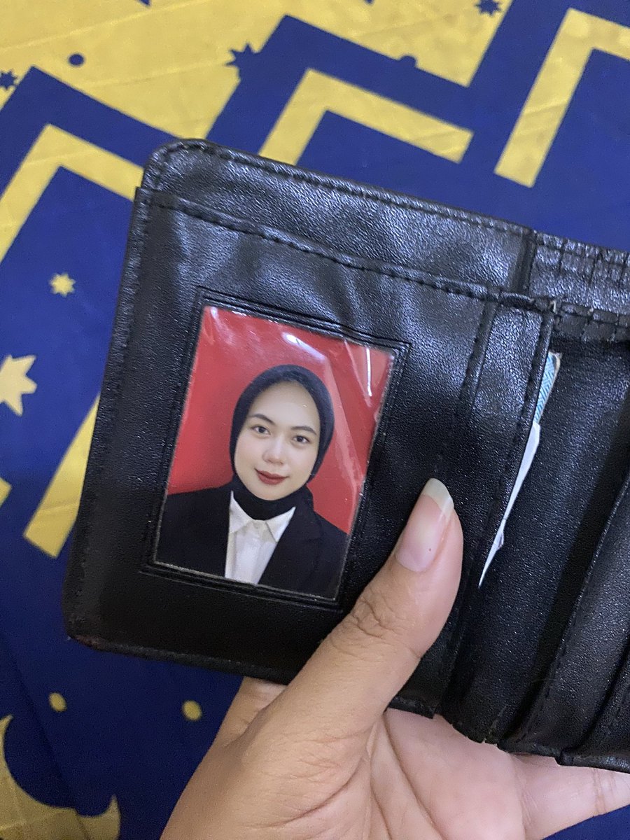 sunrchv's tweet photo. sebelumnya pakek foto pacar (sekarang udah mantan). jadi sekarang pakai foto diri sendiri. cantikk 🥰 https://t.co/tMUpXdO05I