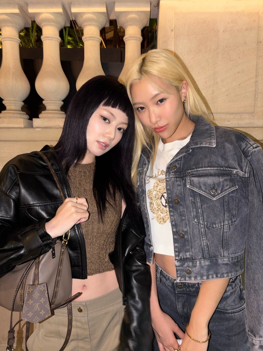 xgfimsm's tweet photo. alphaz!! an hour left! let’s celebrate their fashion week debut loudly! 
‼️and, just to be clear! the official tag for Lv is #LVSS27❣️not #\LouisVuittonSS27 
#MayaxLouisVuitton #HinataxLouisVuitton
#LVSS27 @LouisVuitton #PFW https://t.co/8zMIv7AupS