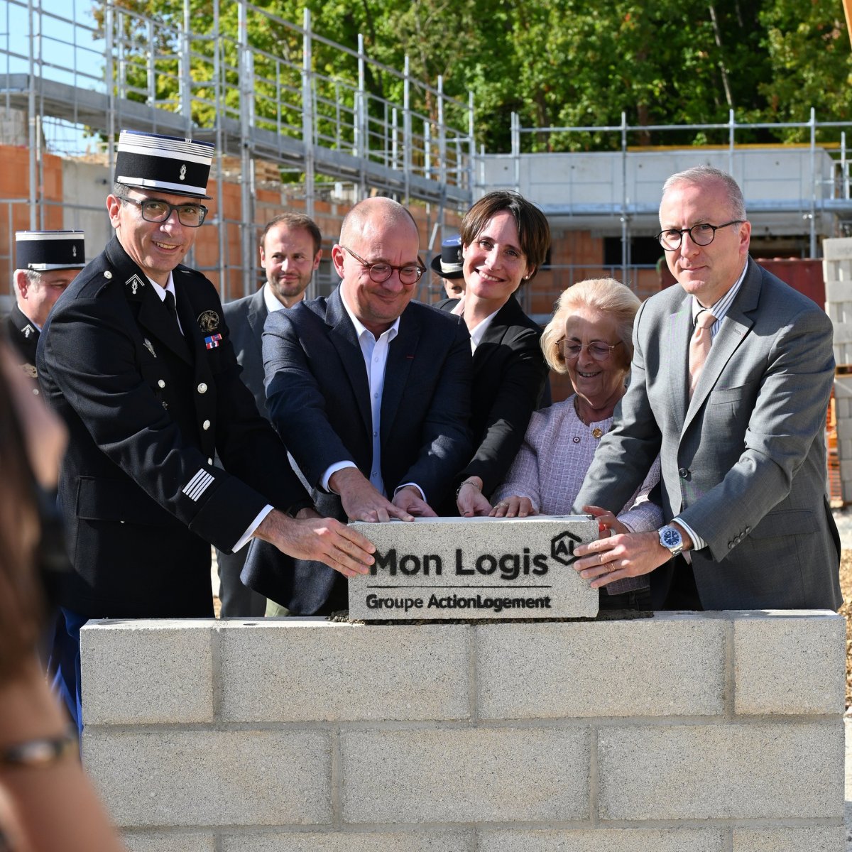 Image de Préfet de l'Yonne - 🪨 #Gendarmerie | Première pierre de la nouvelle caserne de Tonnerre
Jean Salomon, préfet de l’Yon